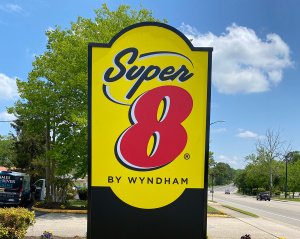 Outdoor sign "Super 8" by James River Signs